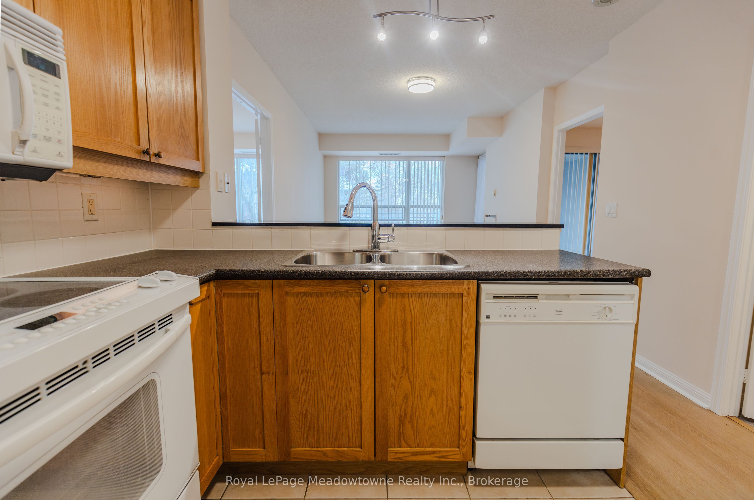 #511 - 1801 Bayview Avenue Property Photo 9