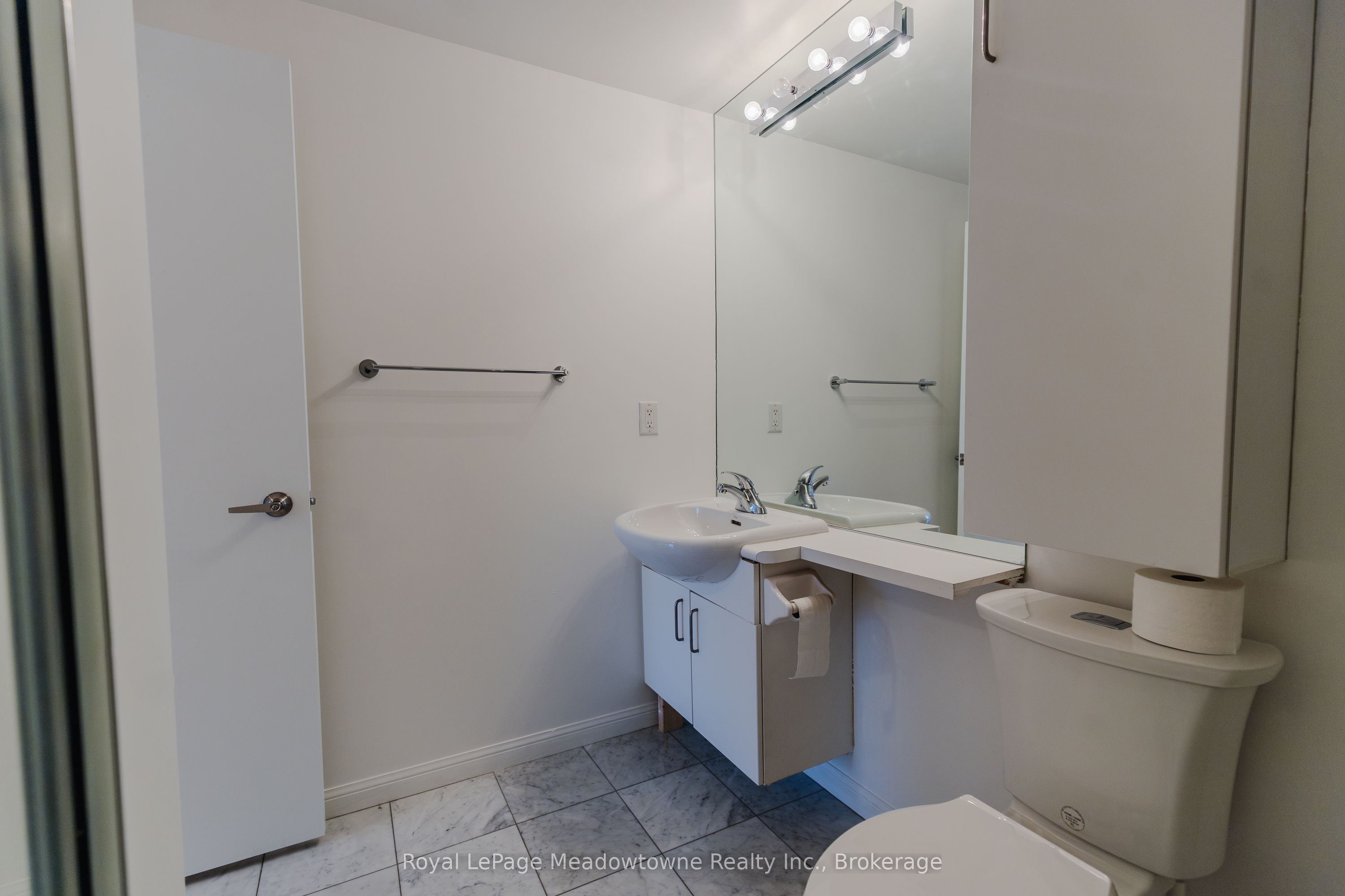 #511 - 1801 Bayview Avenue Property Photo 32