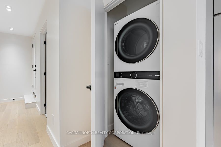 366 Bloor Street Property Photo 3