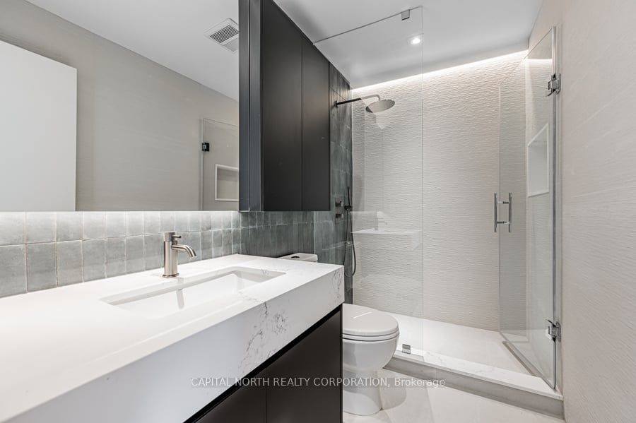 366 Bloor Street Property Photo 4