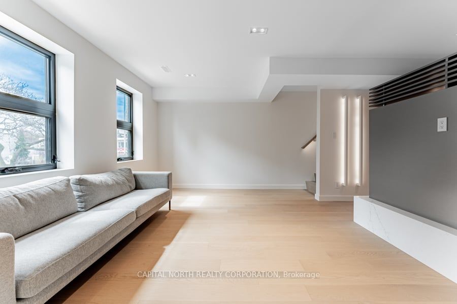 366 Bloor Street Property Photo 6