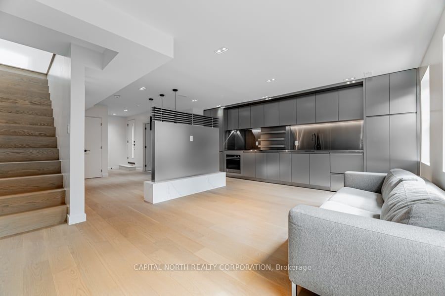 366 Bloor Street Property Photo 7