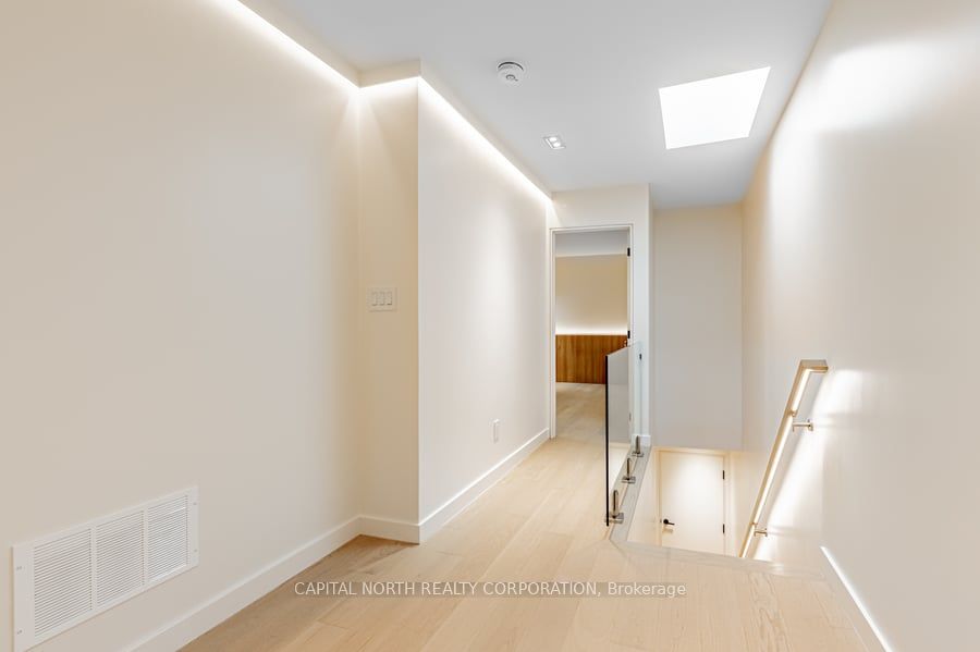 366 Bloor Street Property Photo 8