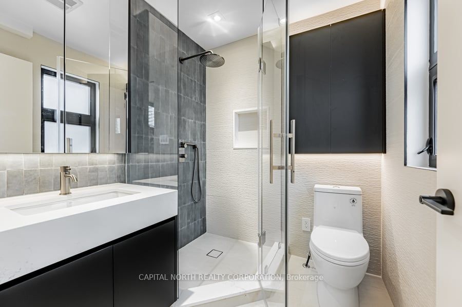 366 Bloor Street Property Photo 9