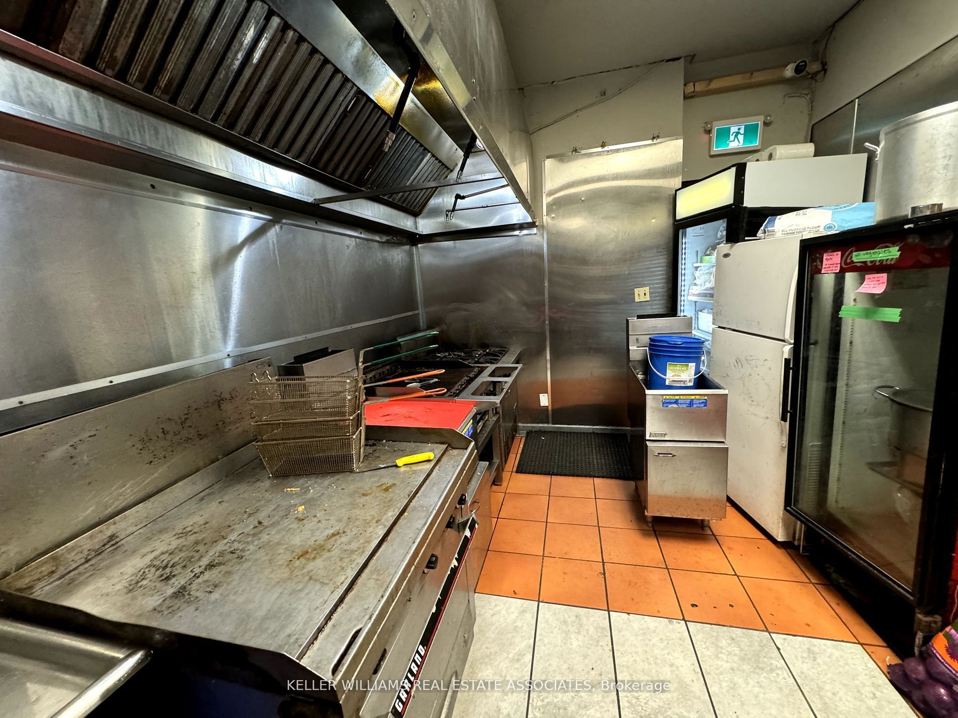 592 Queen Street Property Photo 2