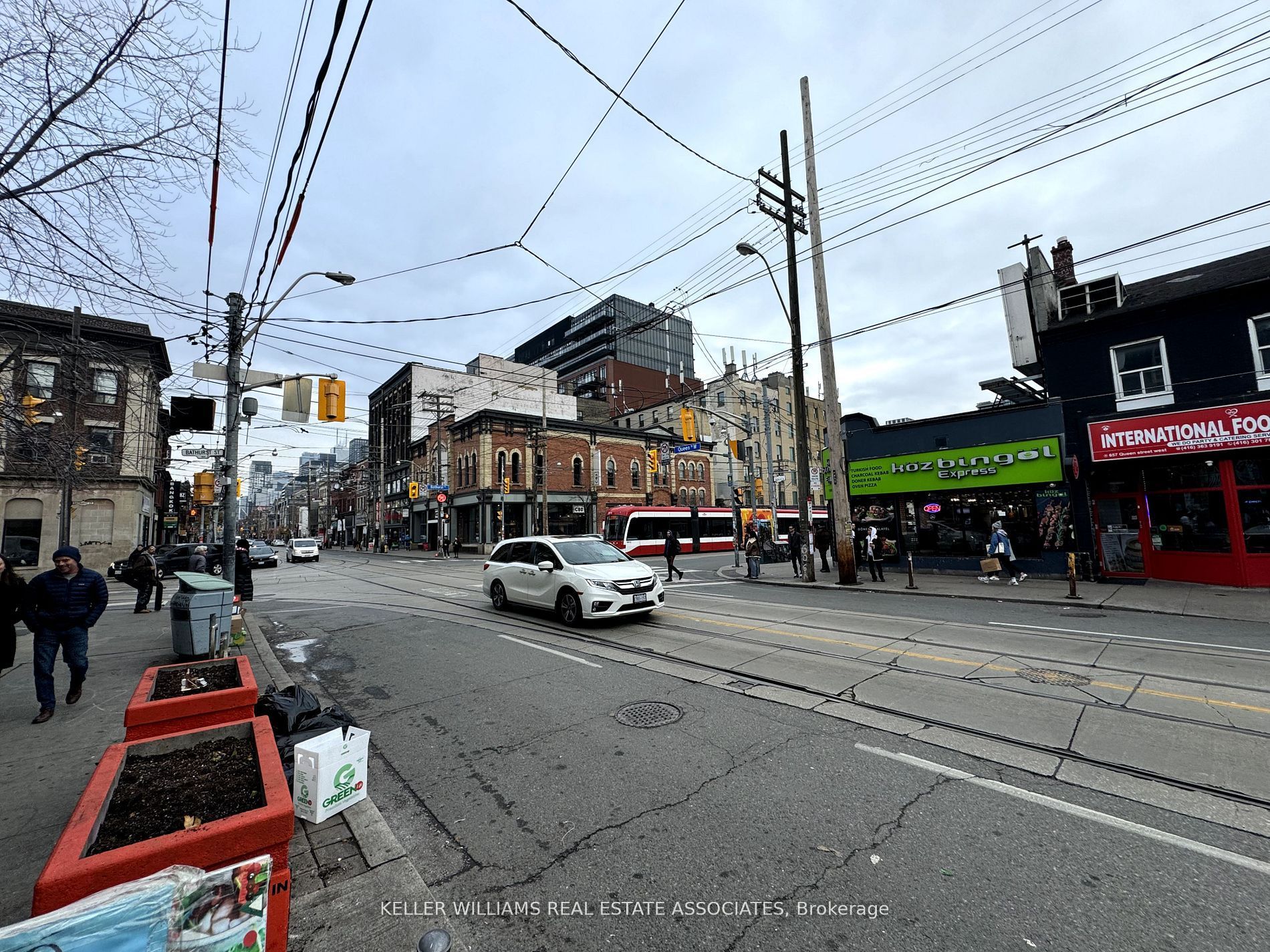 592 Queen Street Property Photo 5