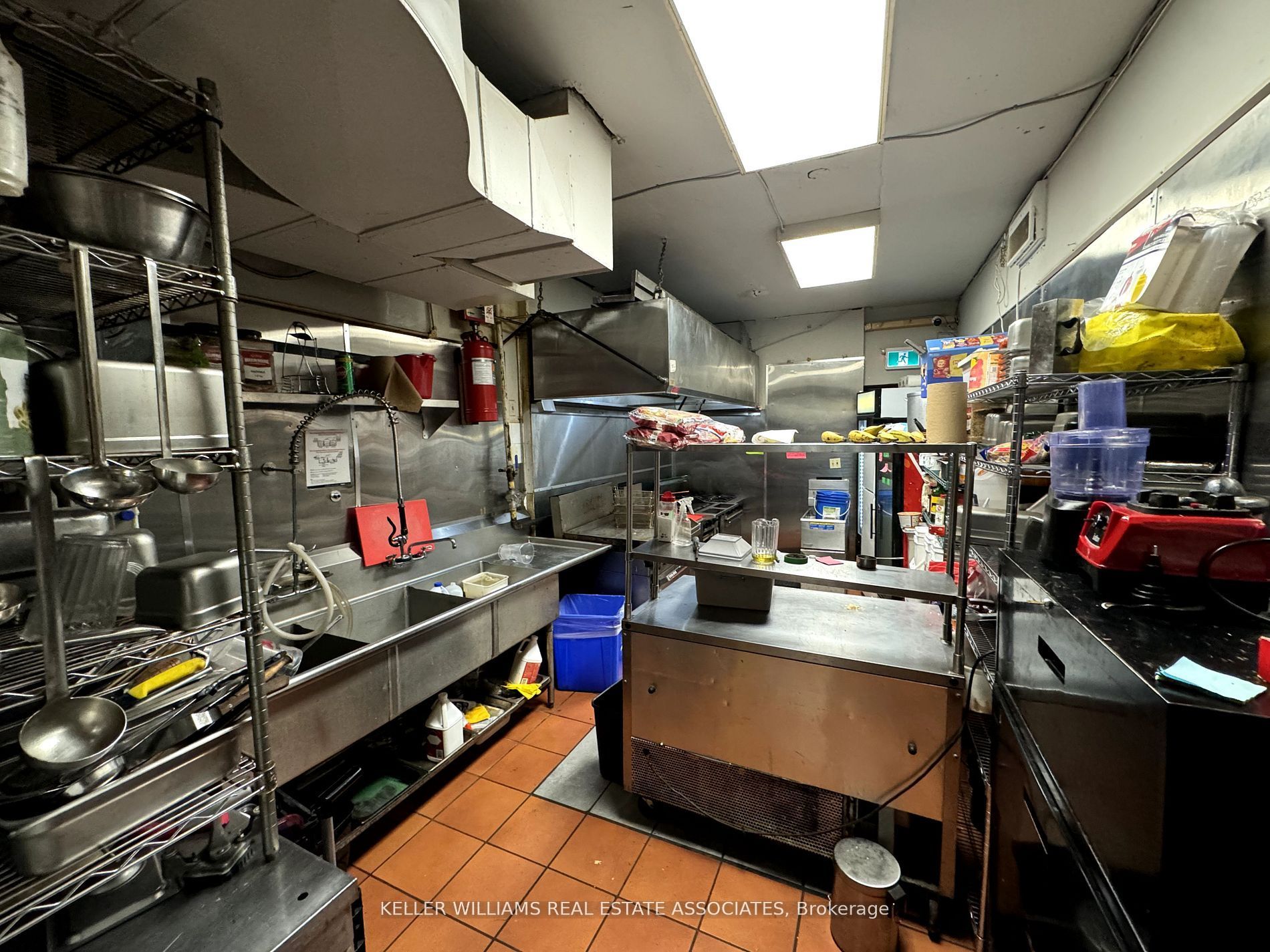 592 Queen Street Property Photo 6
