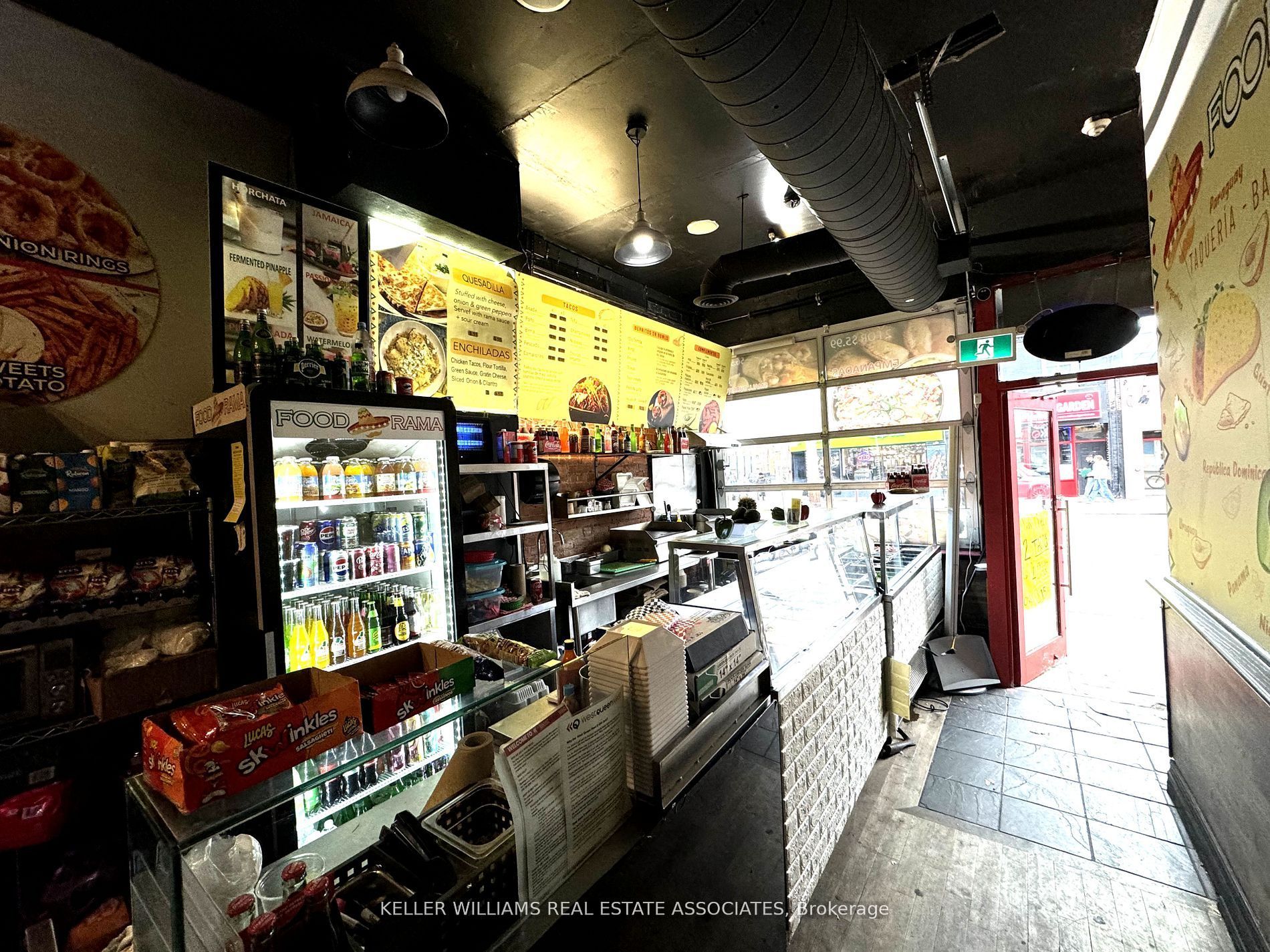 592 Queen Street Property Photo 9