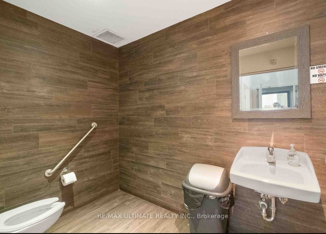 #8 - 215 Fort York Boulevard Property Photo 9