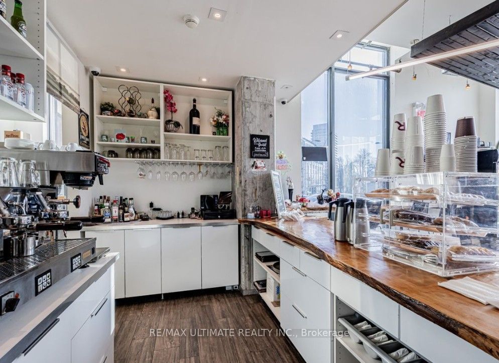 #8 - 215 Fort York Boulevard Property Photo 10