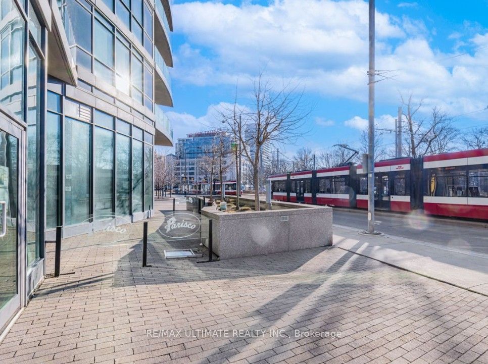 #8 - 215 Fort York Boulevard Property Photo 22
