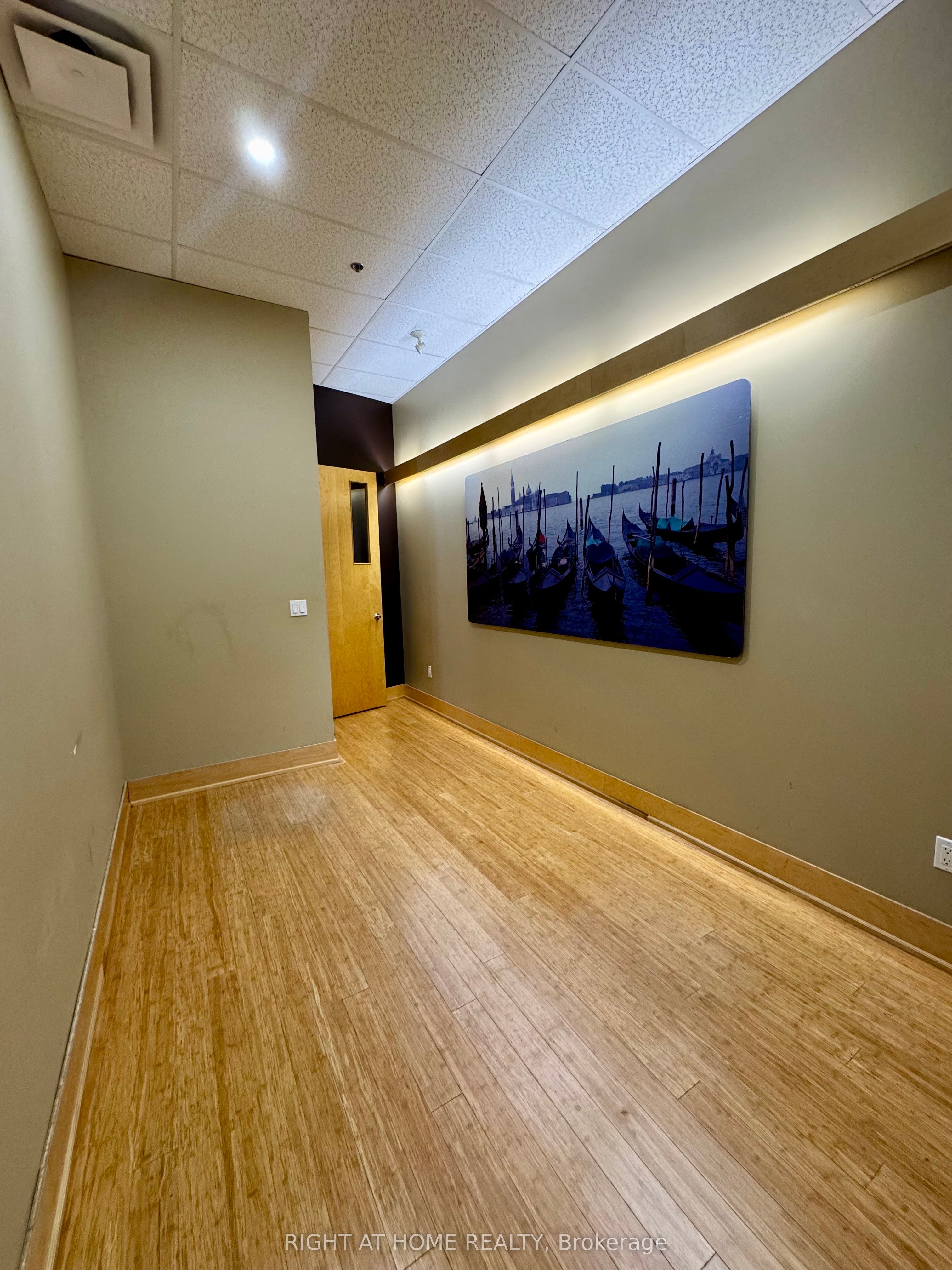 #Studio #3 - 3-25 Scarsdale Road Property Photo 1