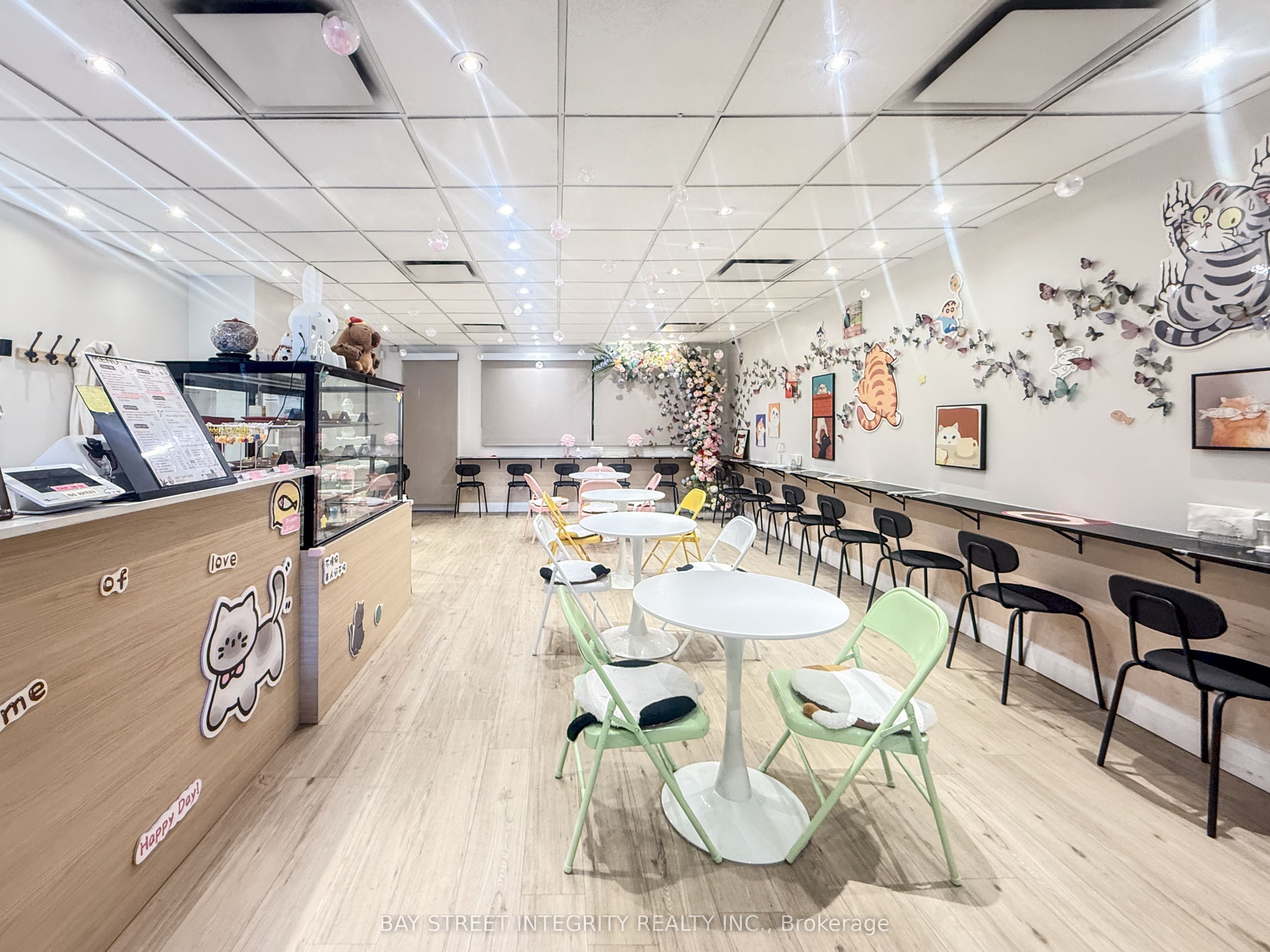#upper - 360 Queen Street Property Photo 2