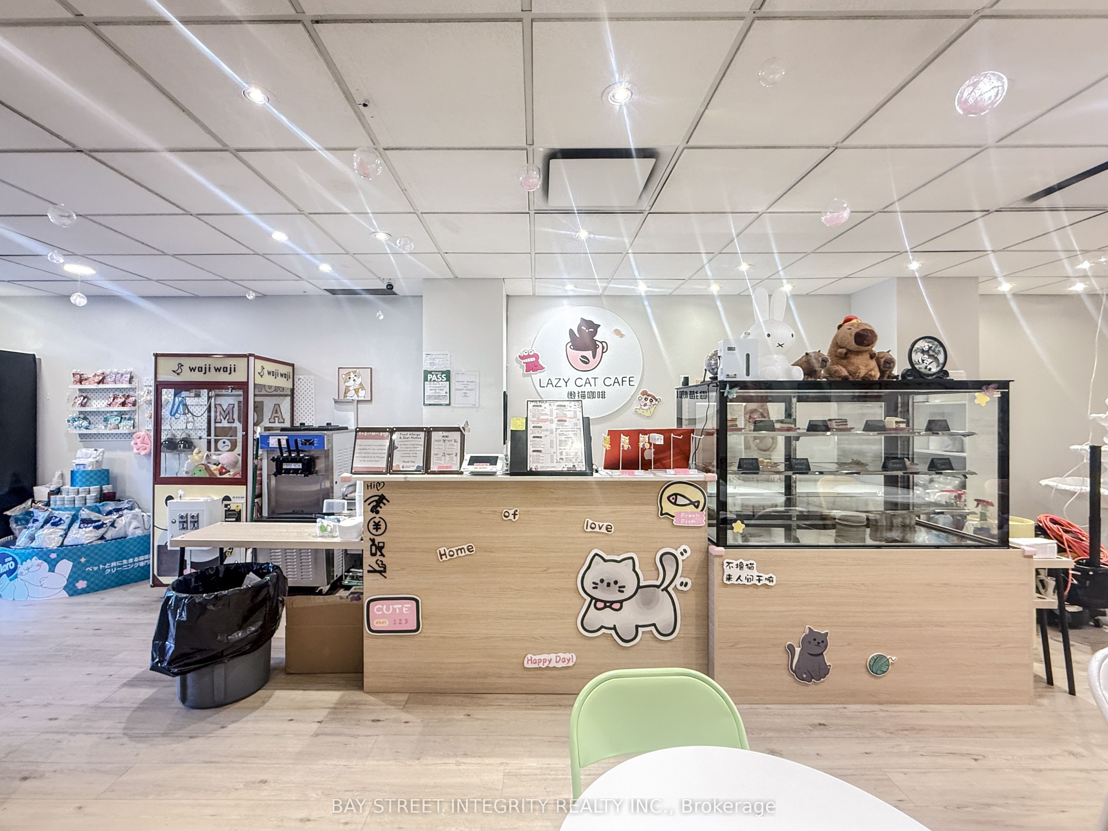 #upper - 360 Queen Street Property Photo 4