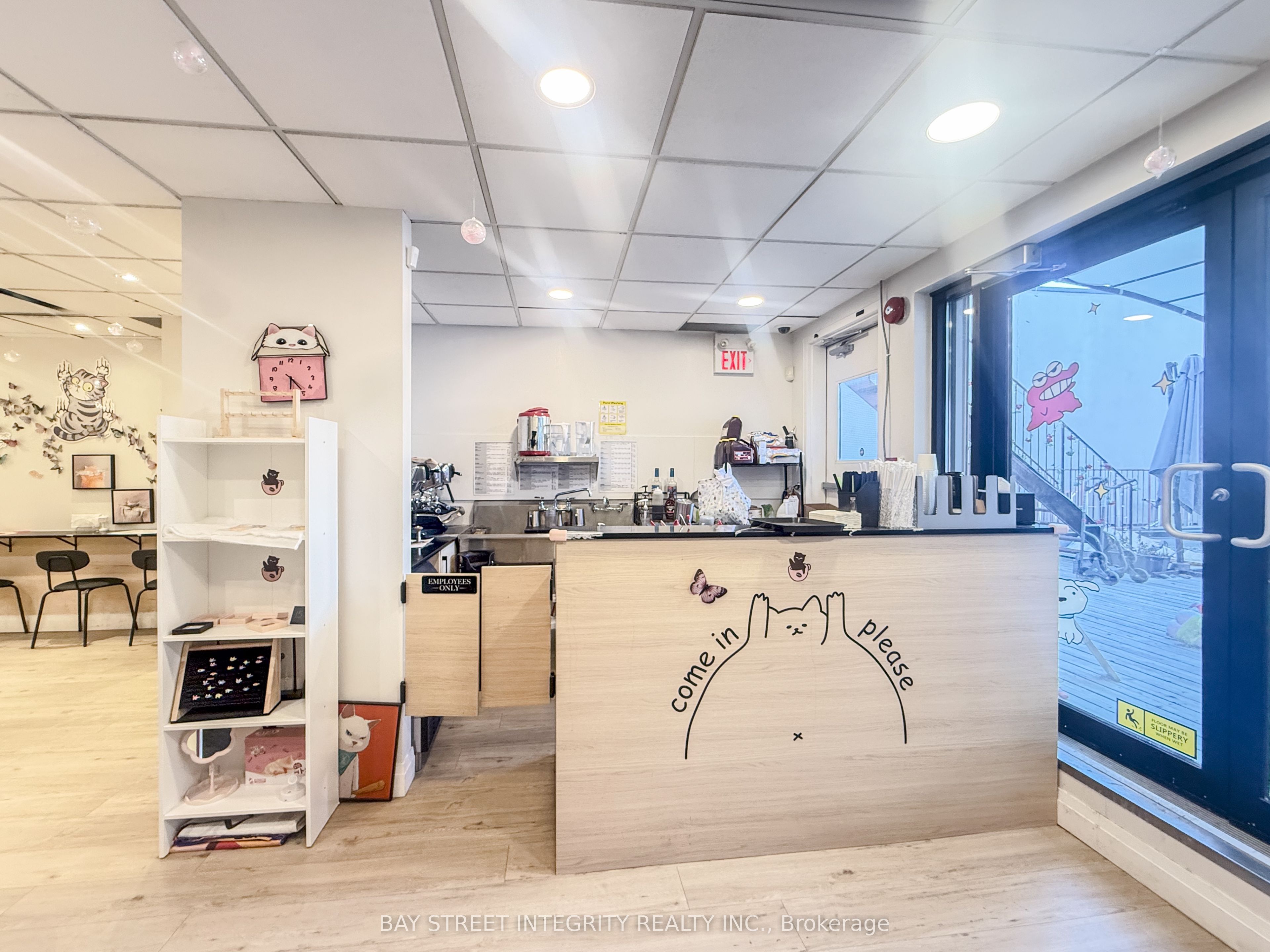 #upper - 360 Queen Street Property Photo 6