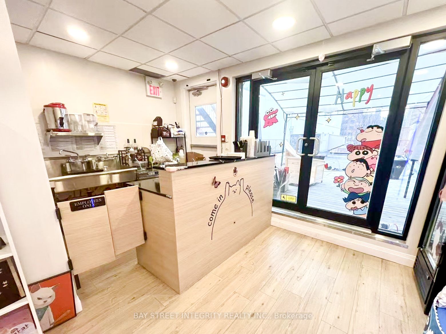 #upper - 360 Queen Street Property Photo 8