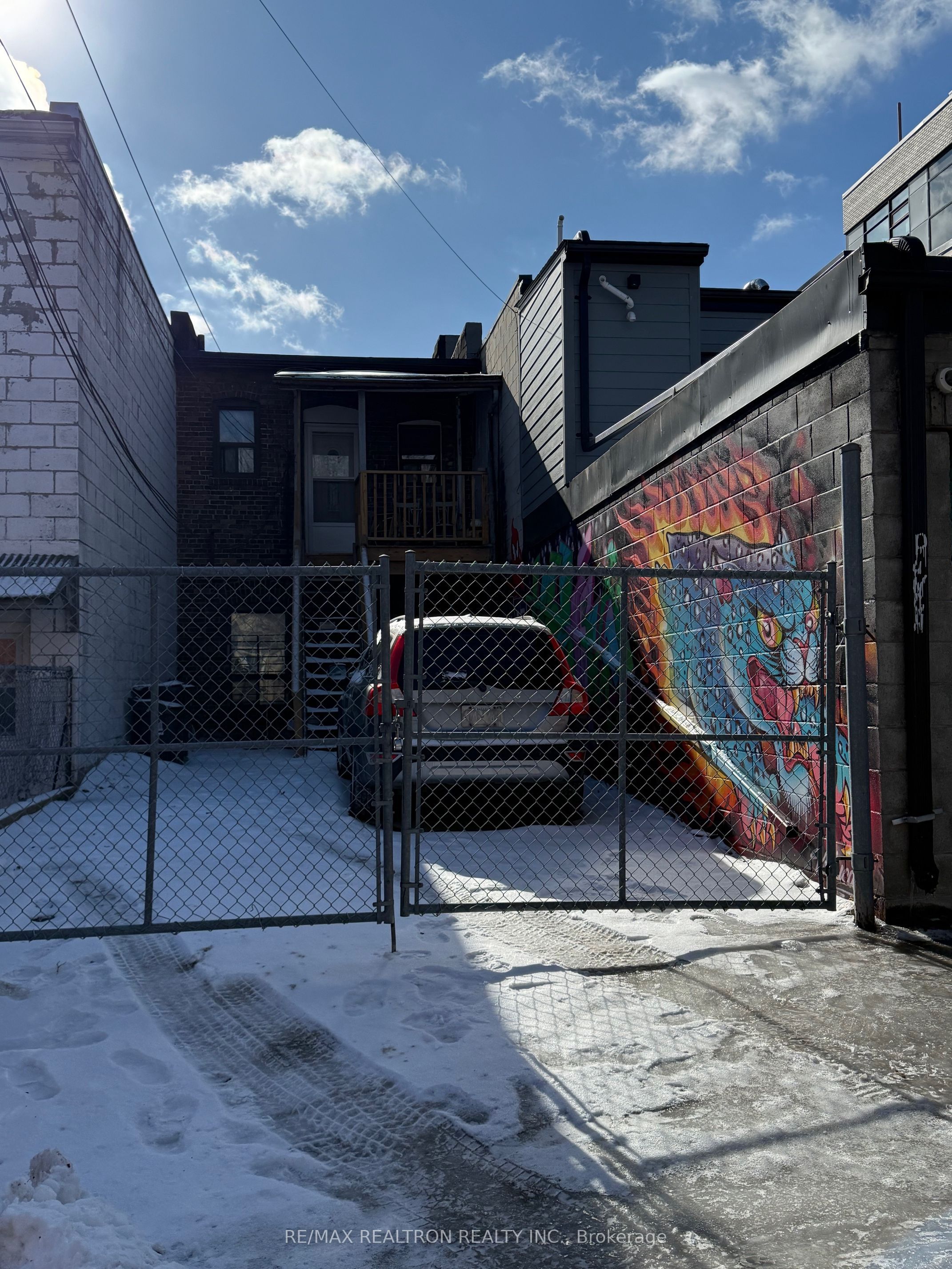 1528 Dundas Street Property Photo 7
