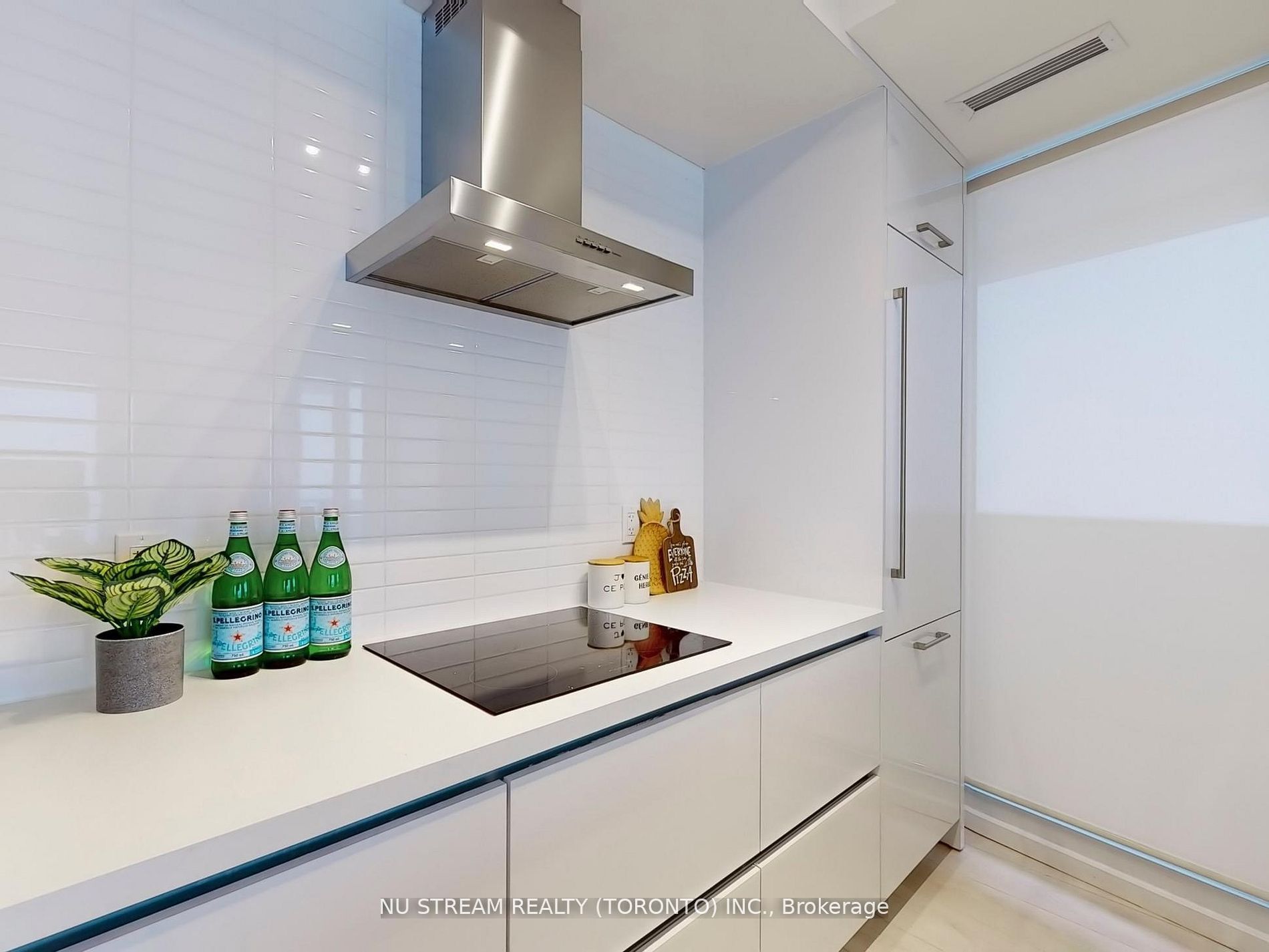 #5109 - 2221 Yonge Street Property Photo 8