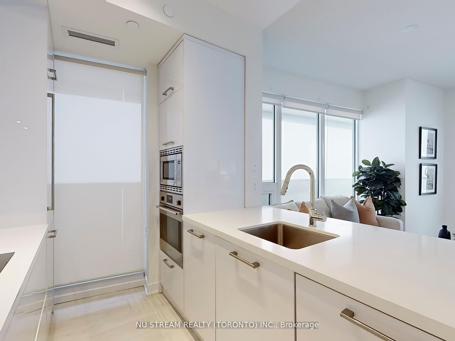 #5109 - 2221 Yonge Street Property Photo 9