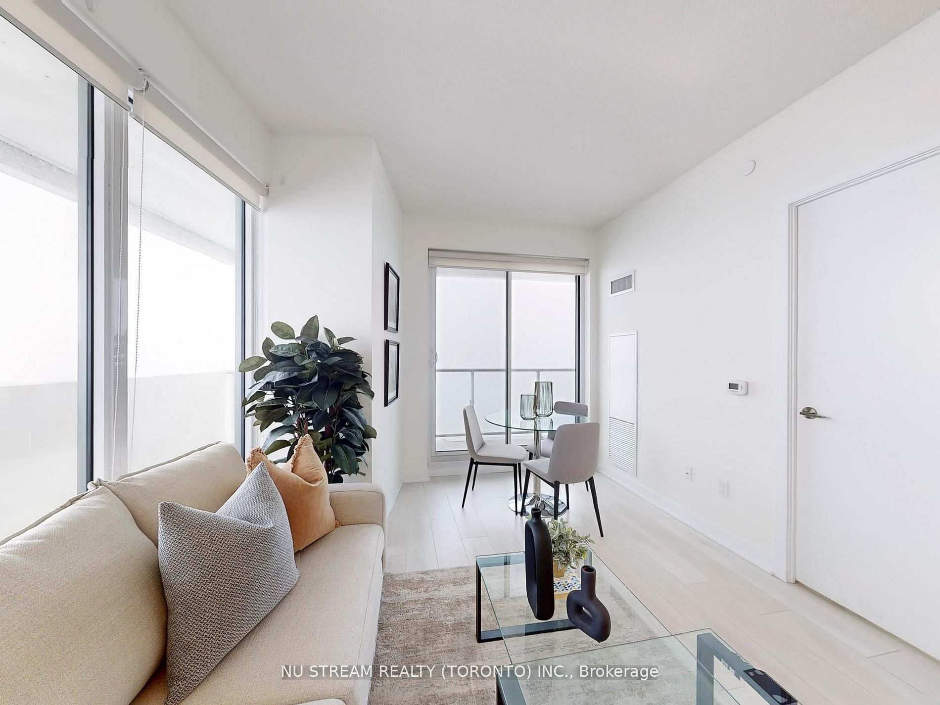 #5109 - 2221 Yonge Street Property Photo 10