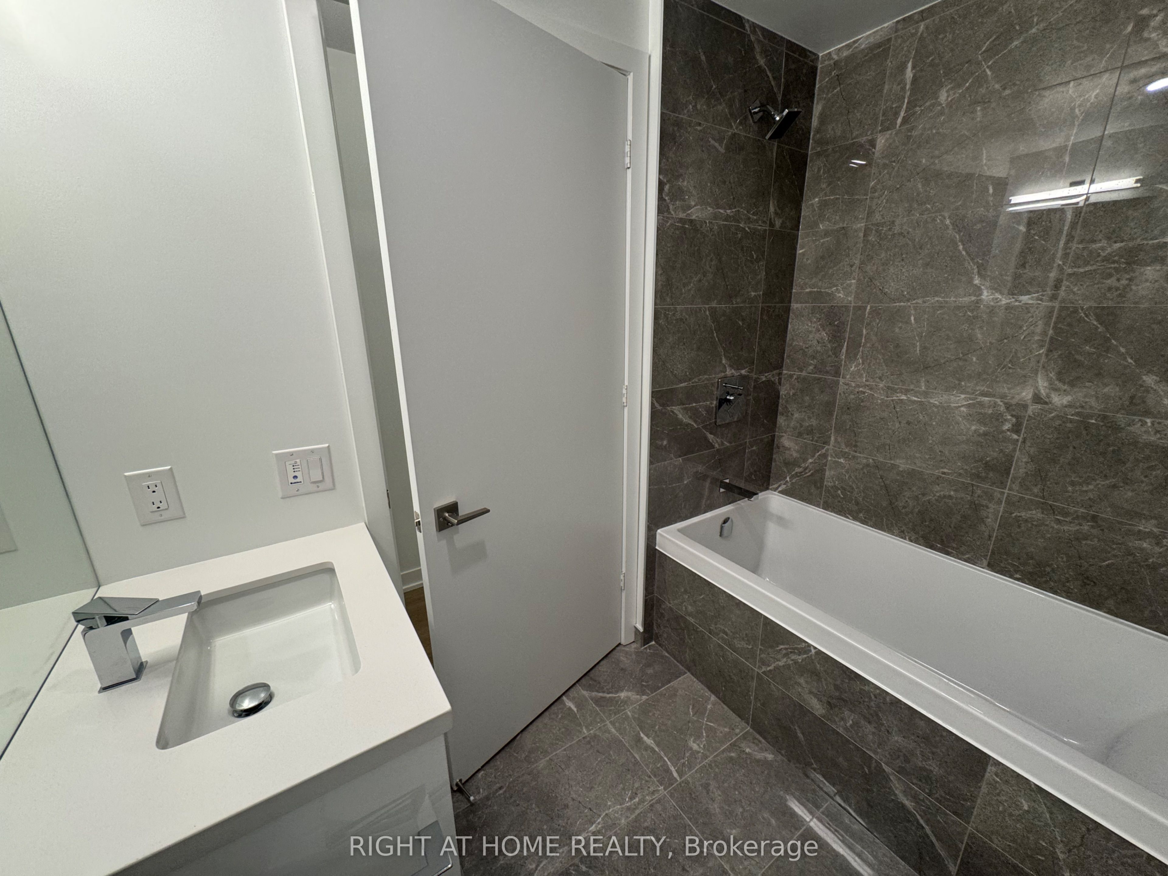 #317 - 195 Mccaul Street Property Photo 9