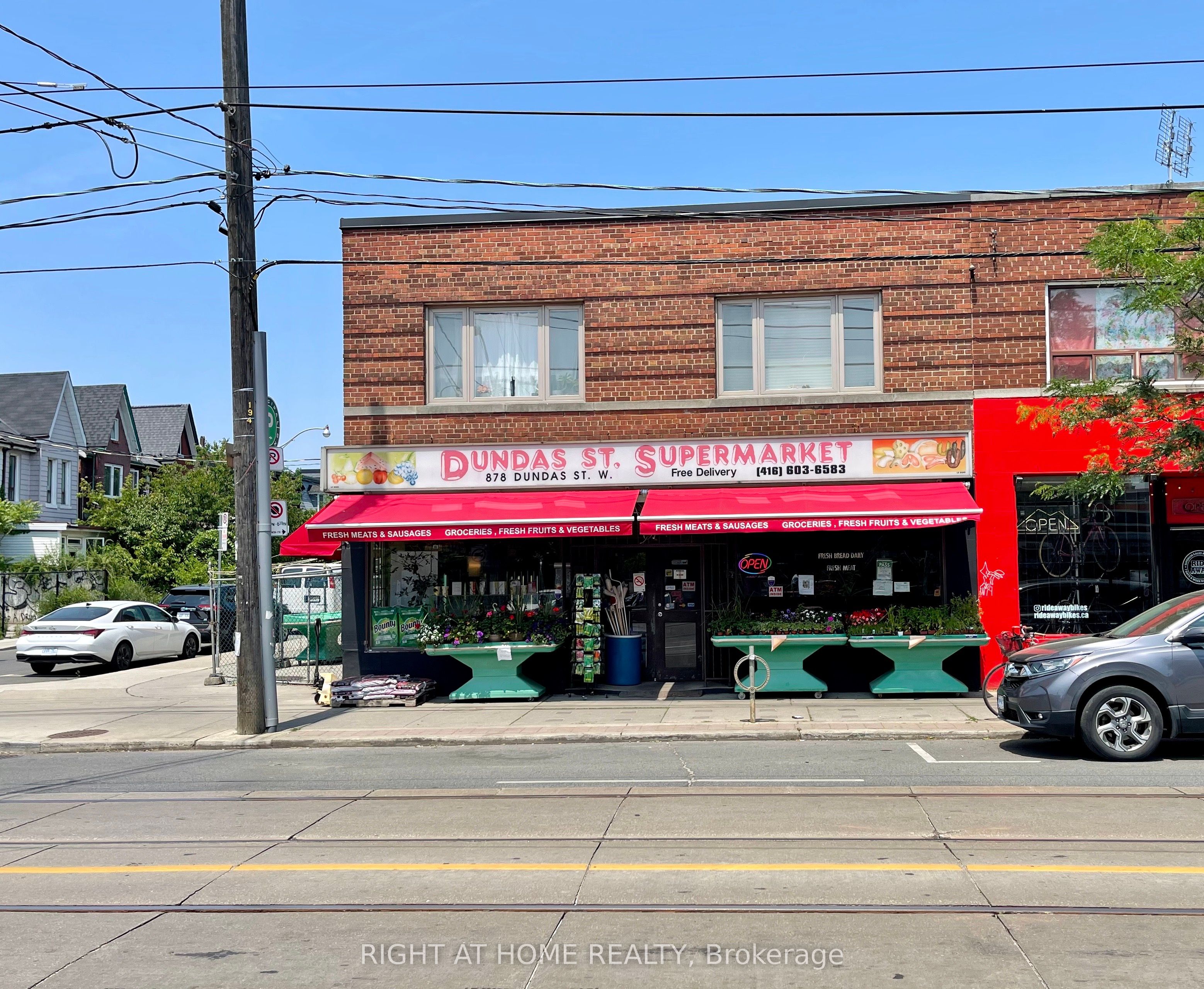 878 Dundas Street Property Photo 1