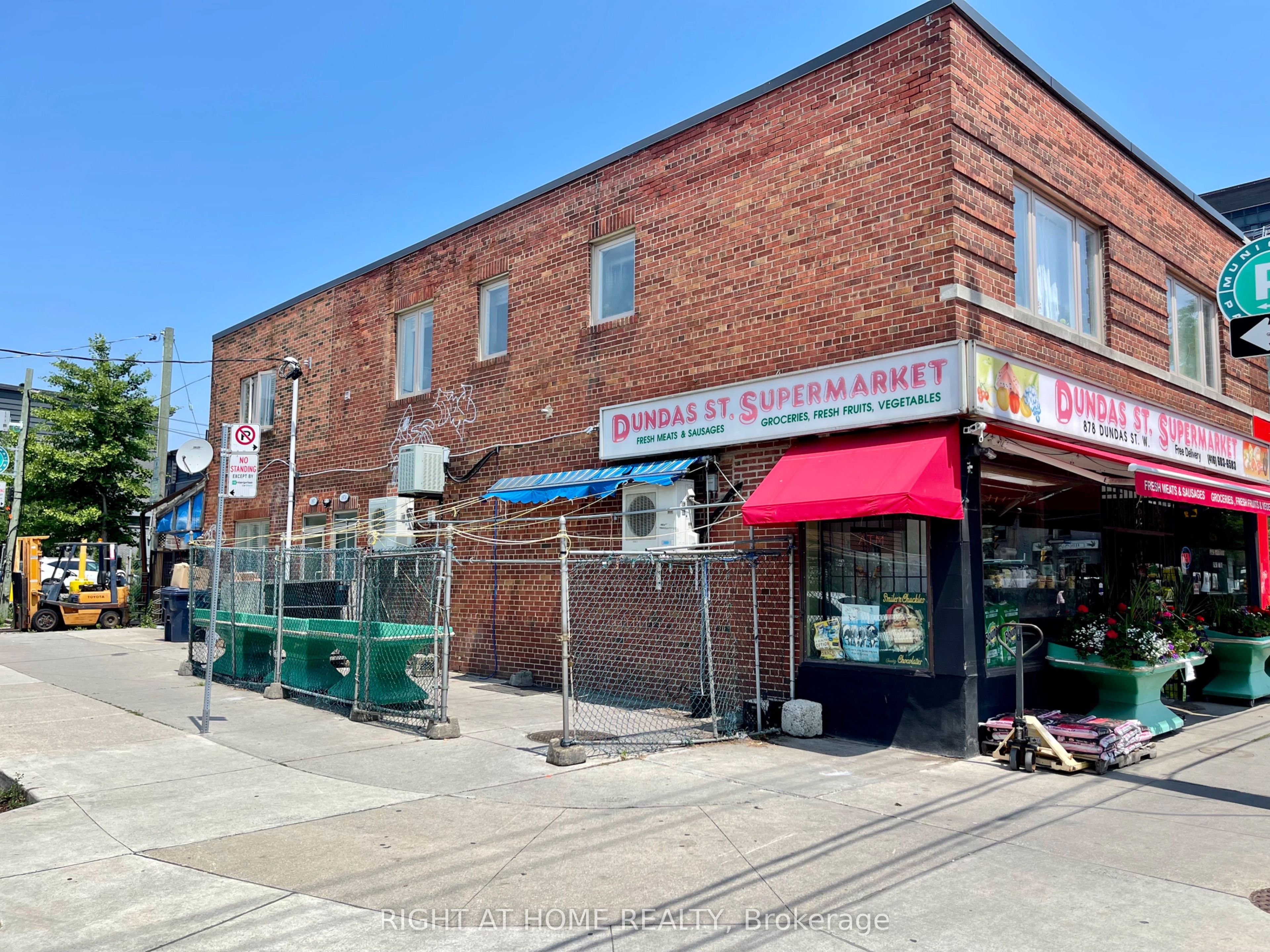 878 Dundas Street Property Photo 2