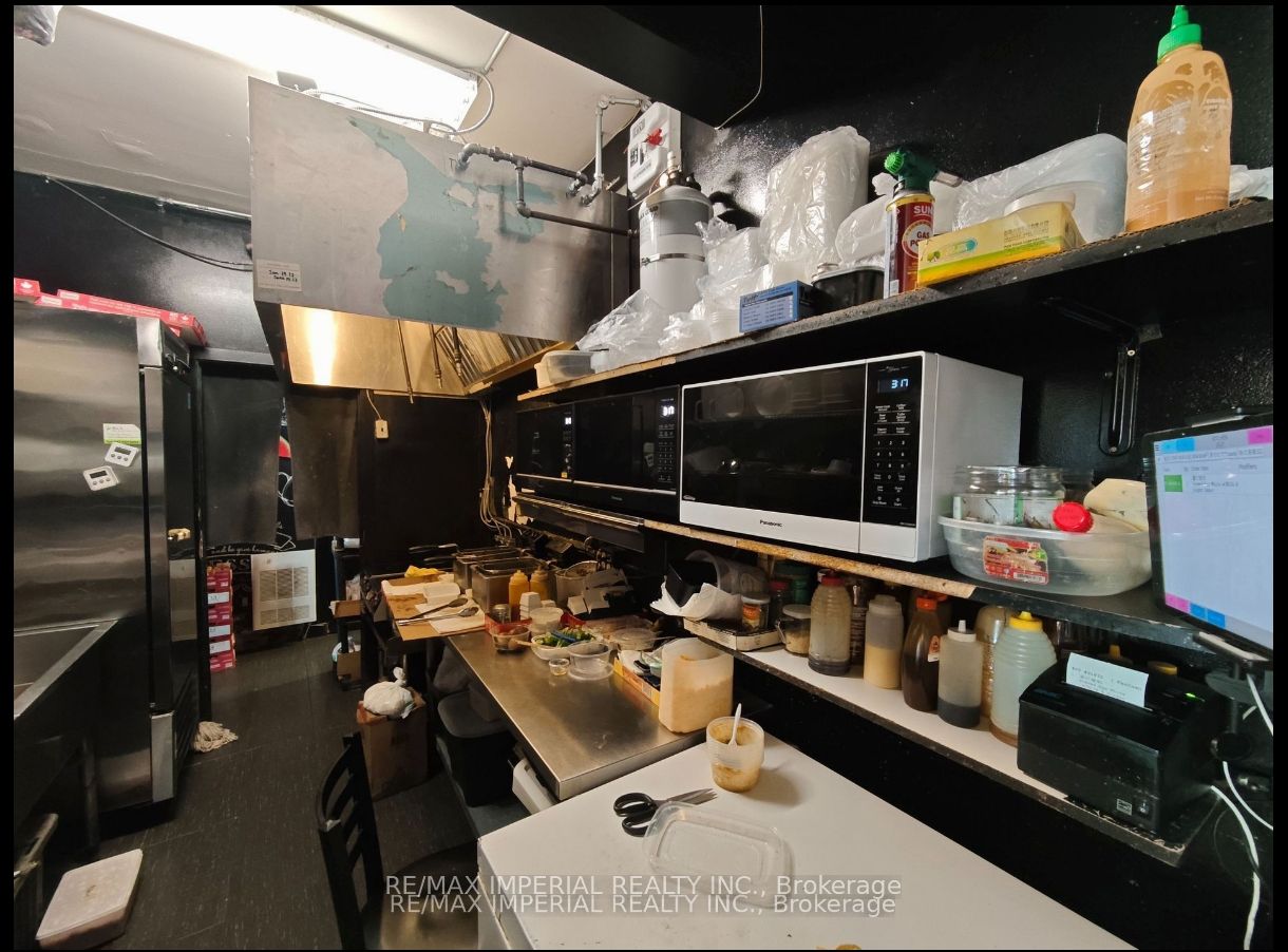 5322 Yonge Street Property Photo 4