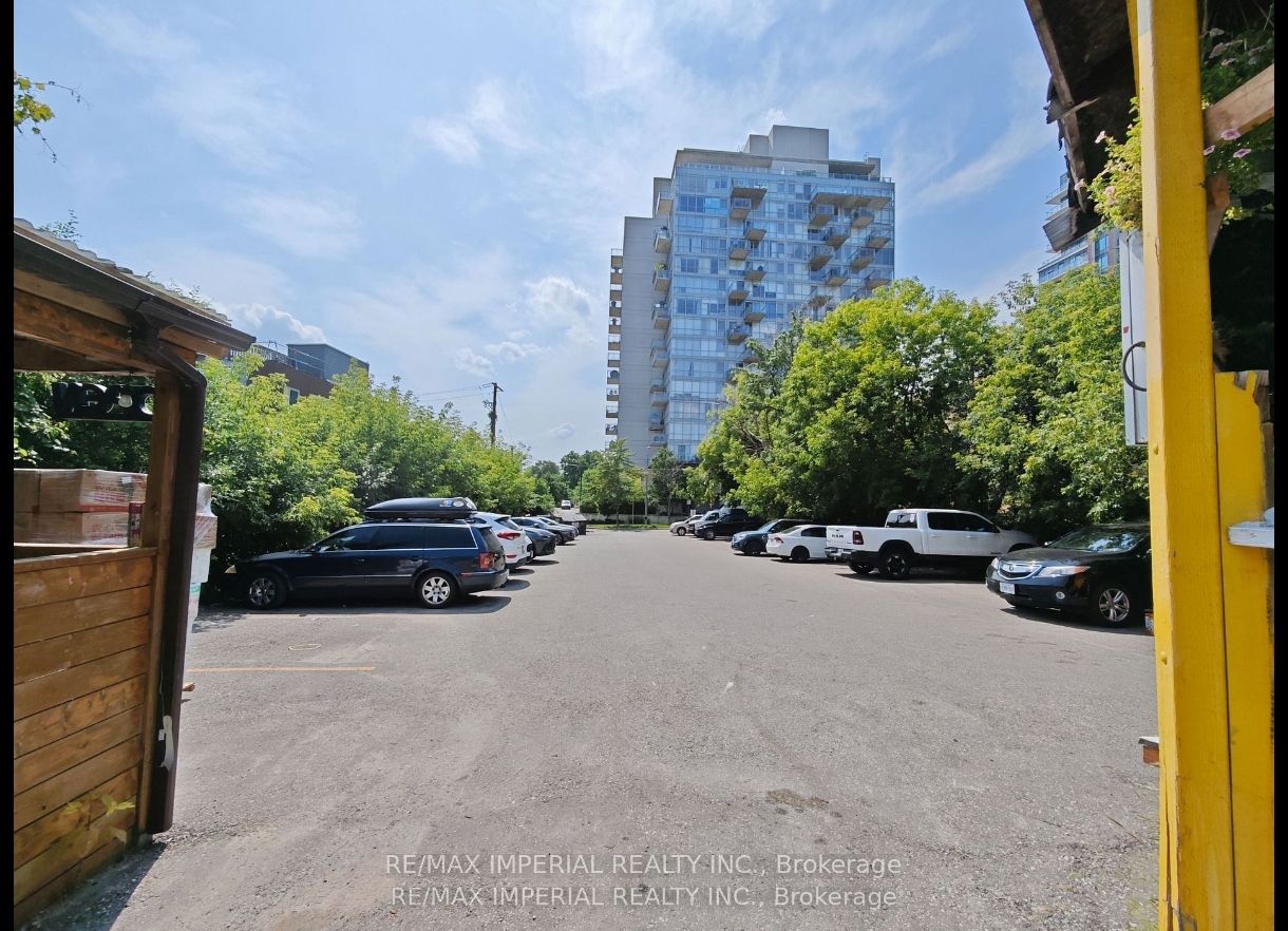 5322 Yonge Street Property Photo 8