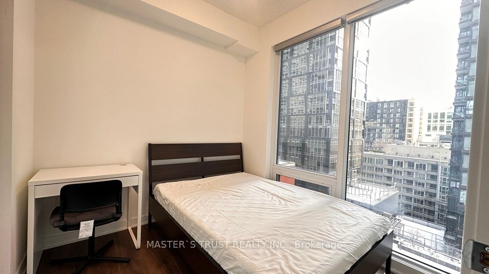 #1502 - 125 Blue Jays Way Property Photo 9