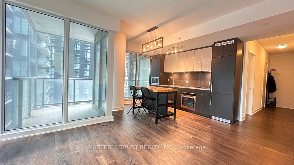 #1502 - 125 Blue Jays Way Property Photo 10