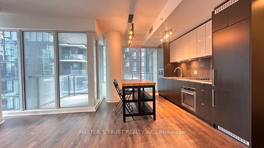 #1502 - 125 Blue Jays Way Property Photo 12