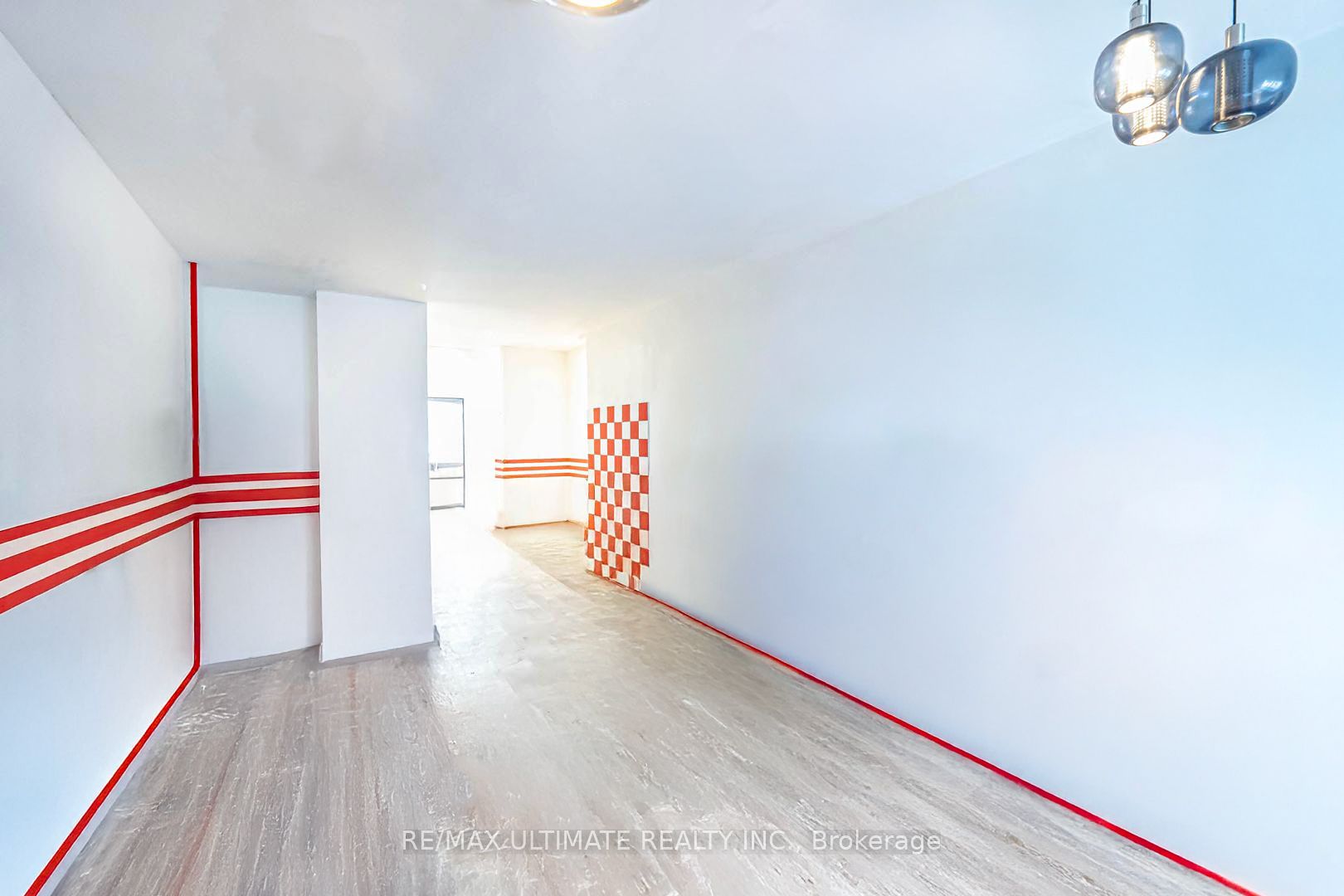 833 Queen Street Property Photo 8