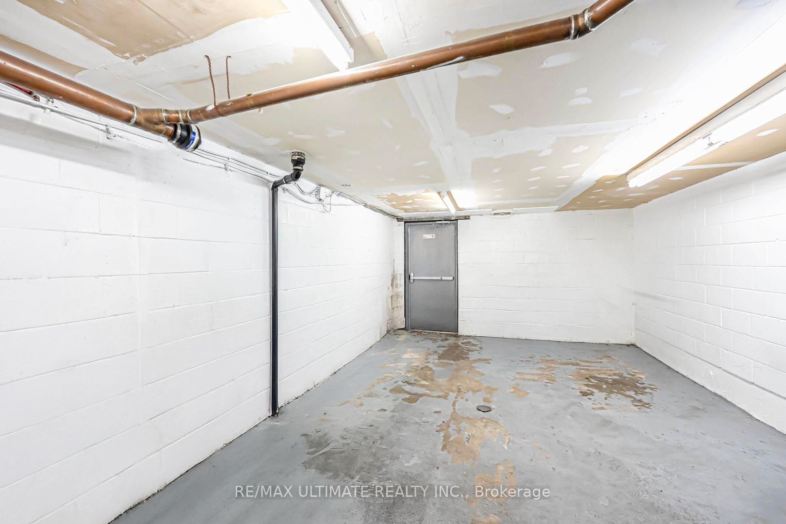 833 Queen Street Property Photo 11
