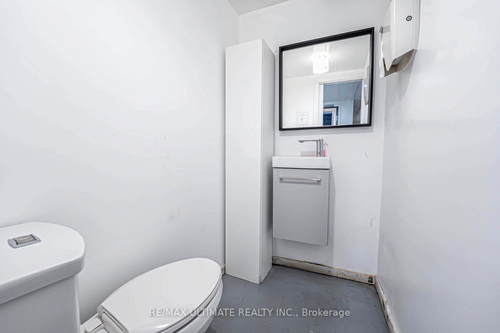 833 Queen Street Property Photo 13