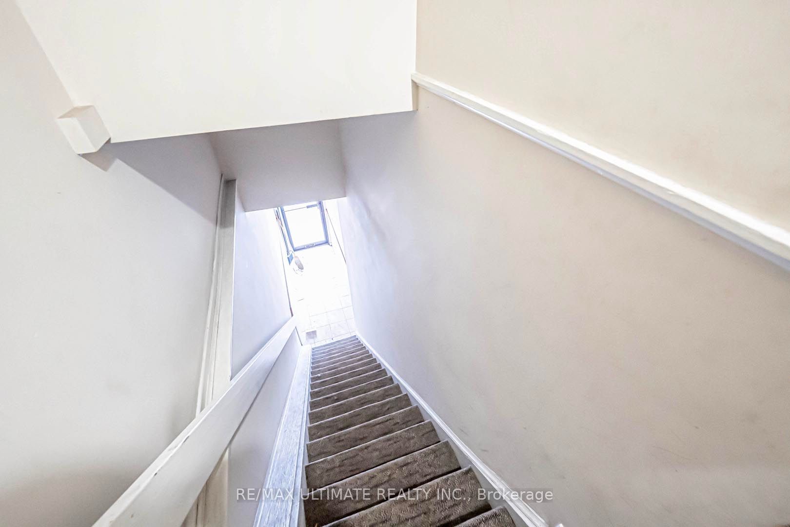 833 Queen Street Property Photo 15