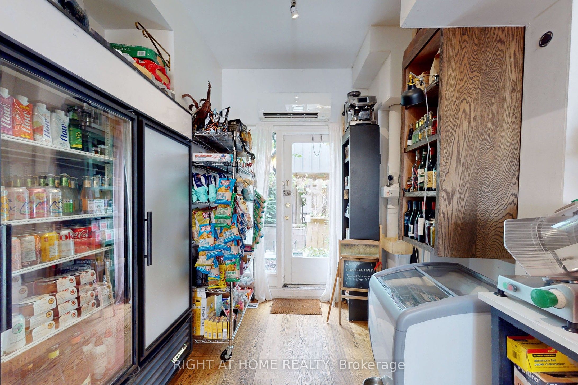 394 King Street Property Photo 13