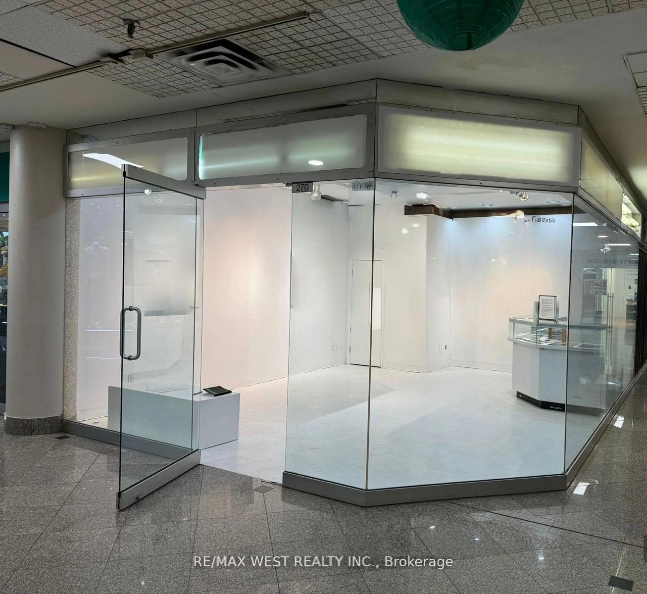 #270 - 222 Spadina Avenue Property Photo 1