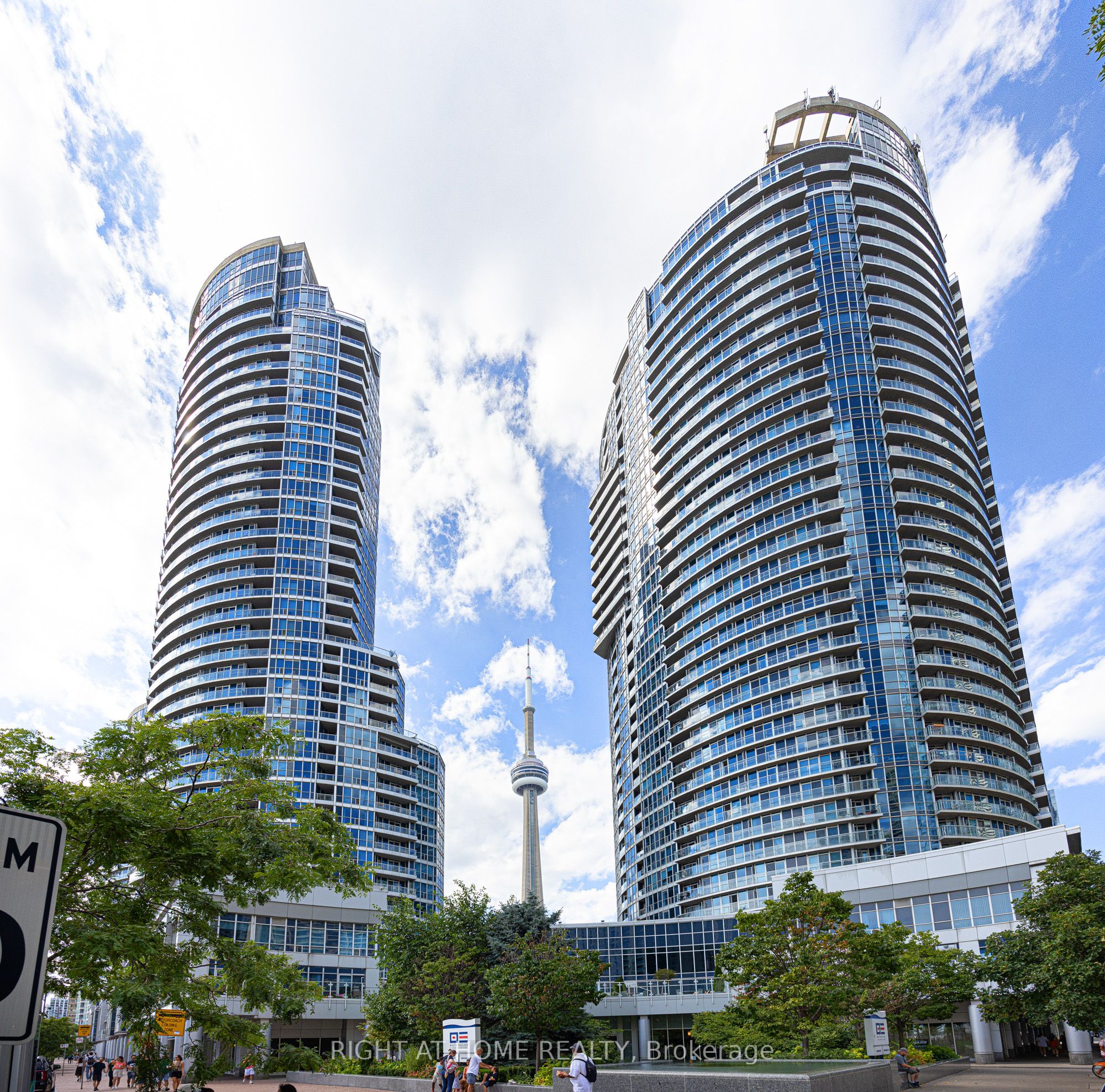 #2113 - 208 Queens Quay Property Photo 1