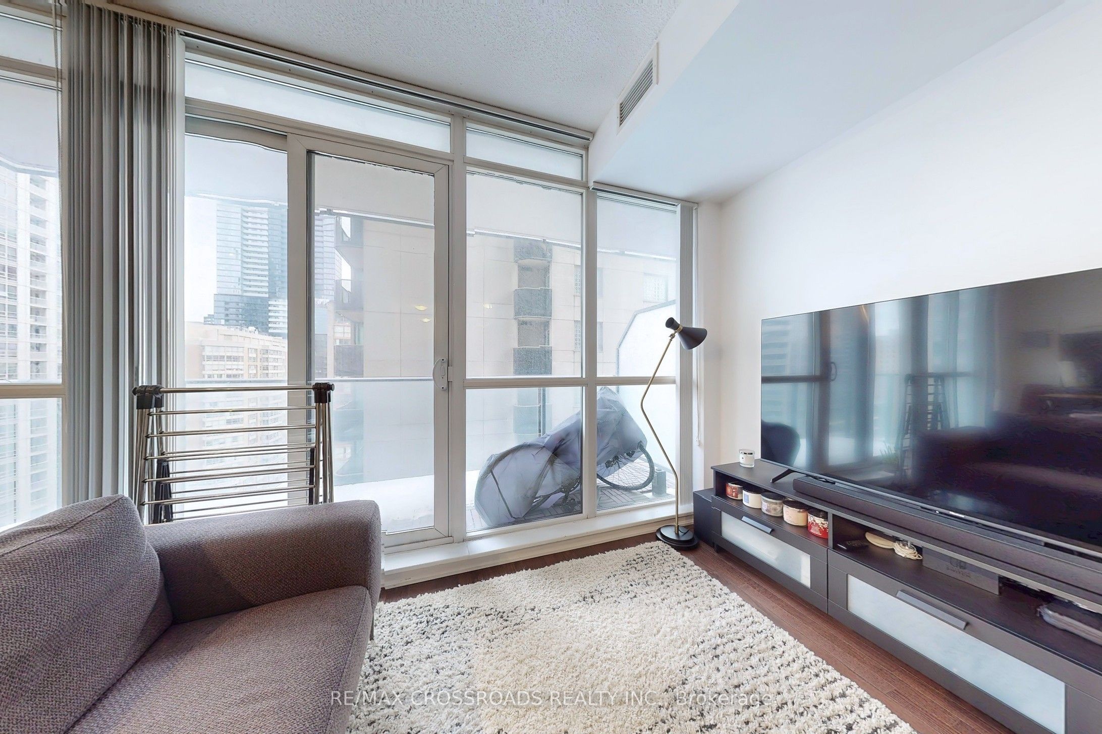 #1507 - 770 Bay Street Property Photo 4