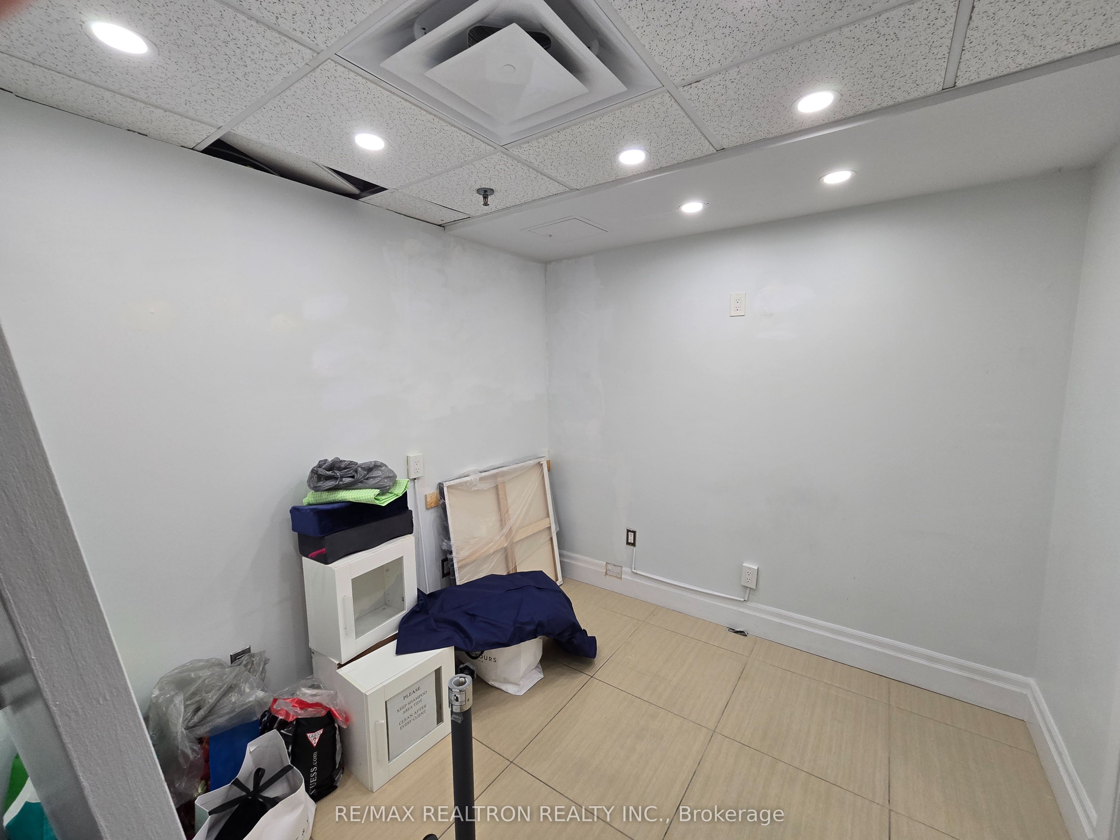 #13 - 444 Yonge Street Property Photo 9