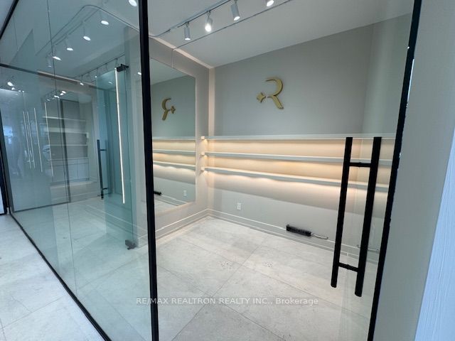 3355 Yonge Street Property Photo 5