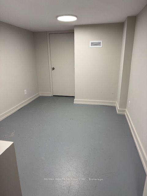 3355 Yonge Street Property Photo 11