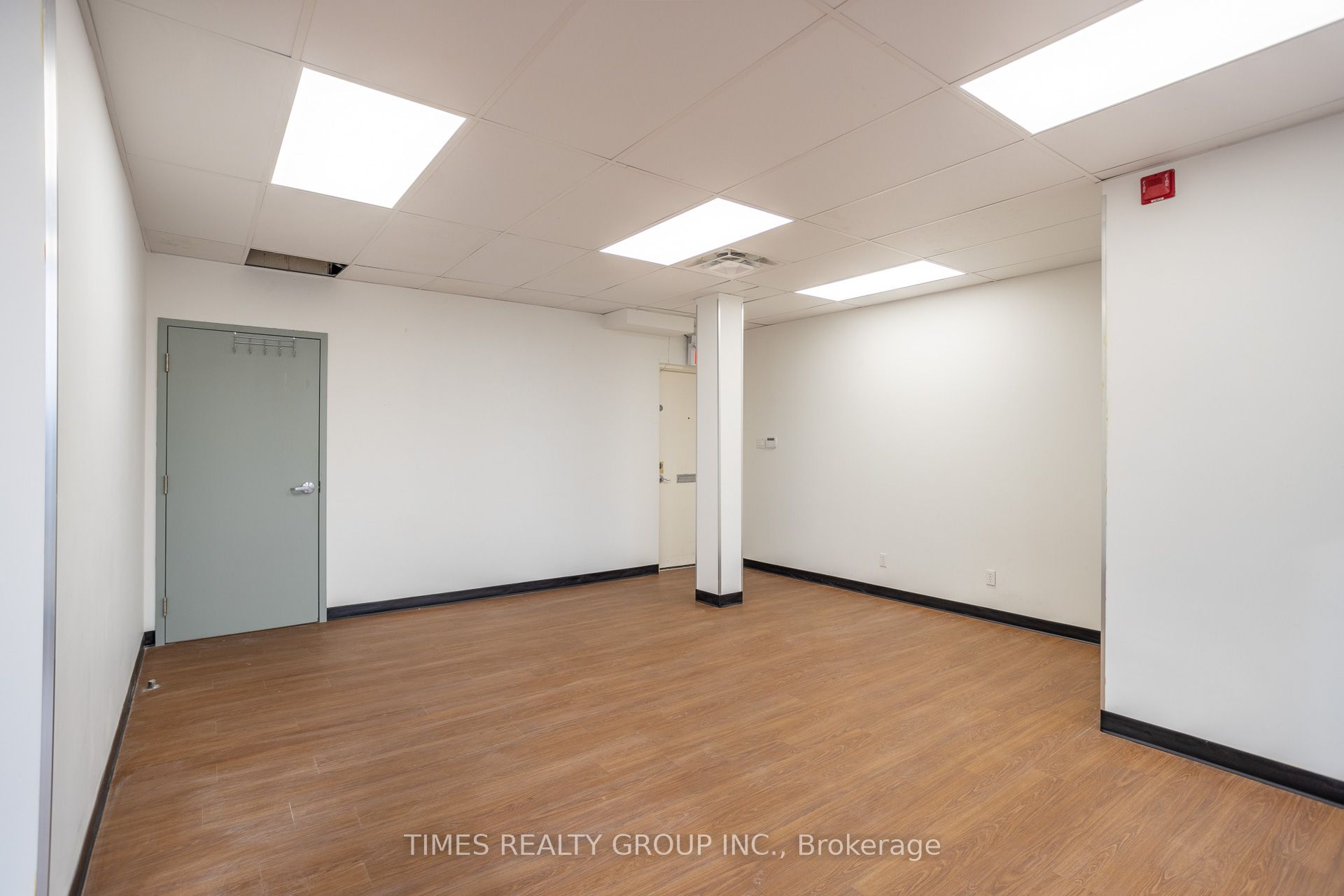 #300 - 801 Eglinton Avenue Property Photo 7