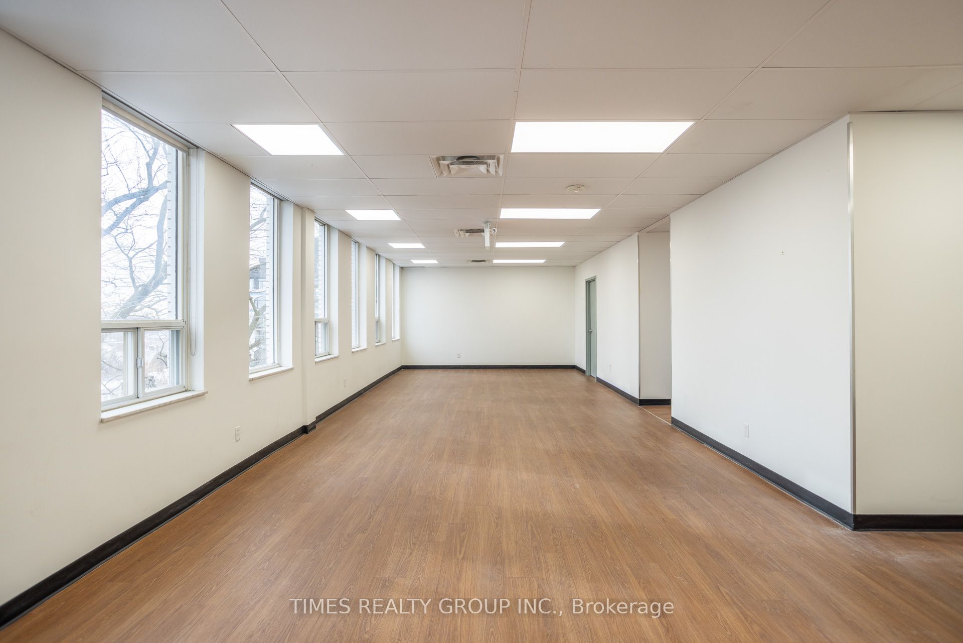 #300 - 801 Eglinton Avenue Property Photo 9