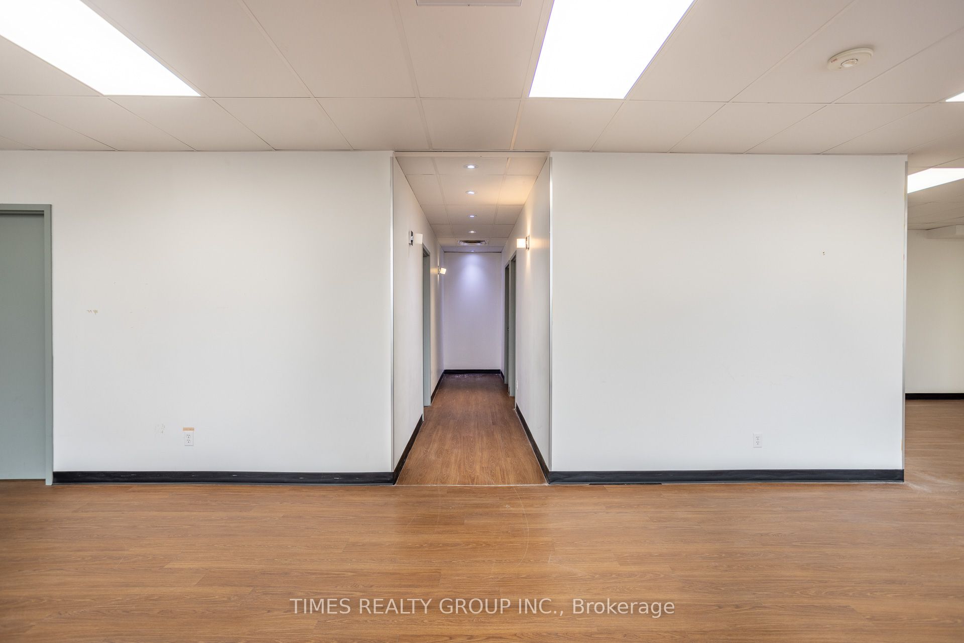 #300 - 801 Eglinton Avenue Property Photo 11
