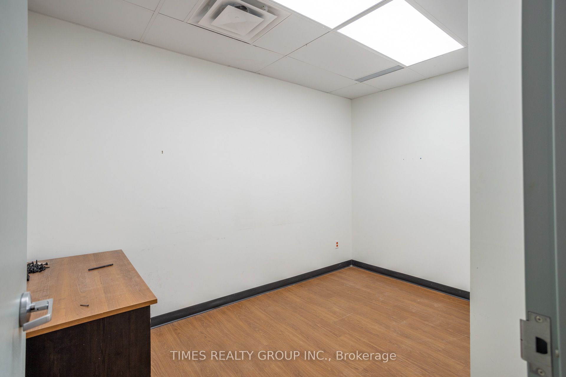 #300 - 801 Eglinton Avenue Property Photo 13