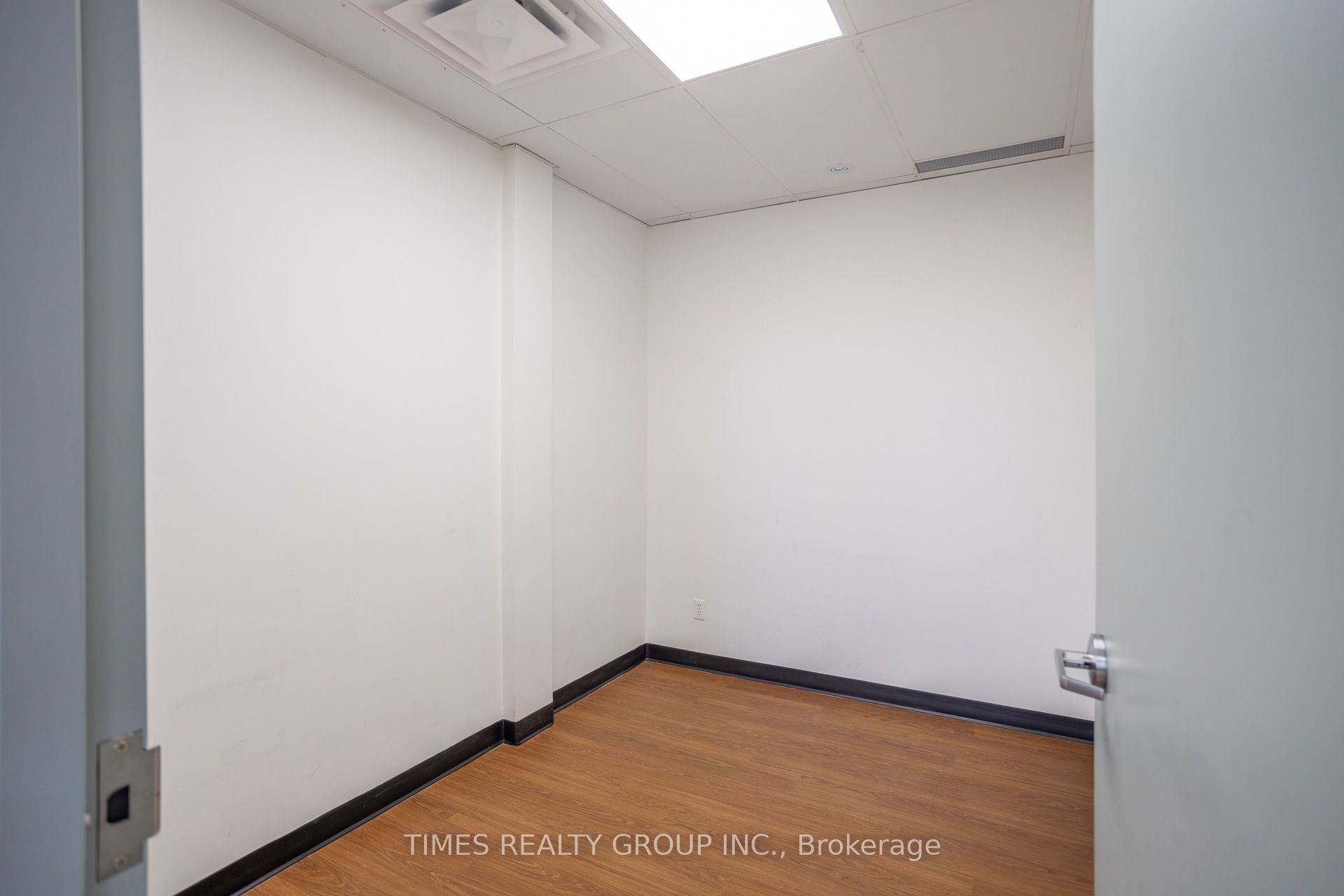 #300 - 801 Eglinton Avenue Property Photo 17