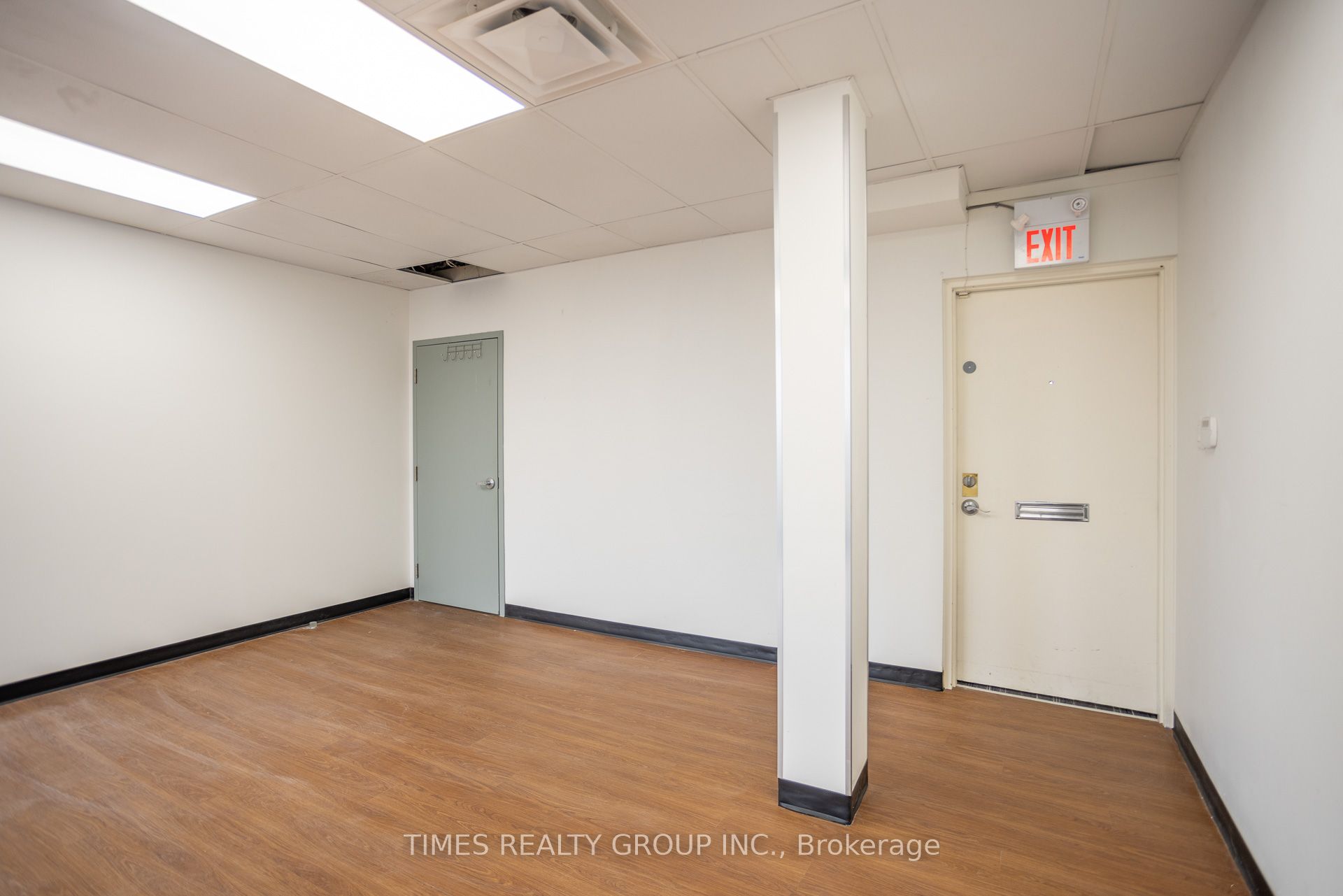 #300 - 801 Eglinton Avenue Property Photo 18