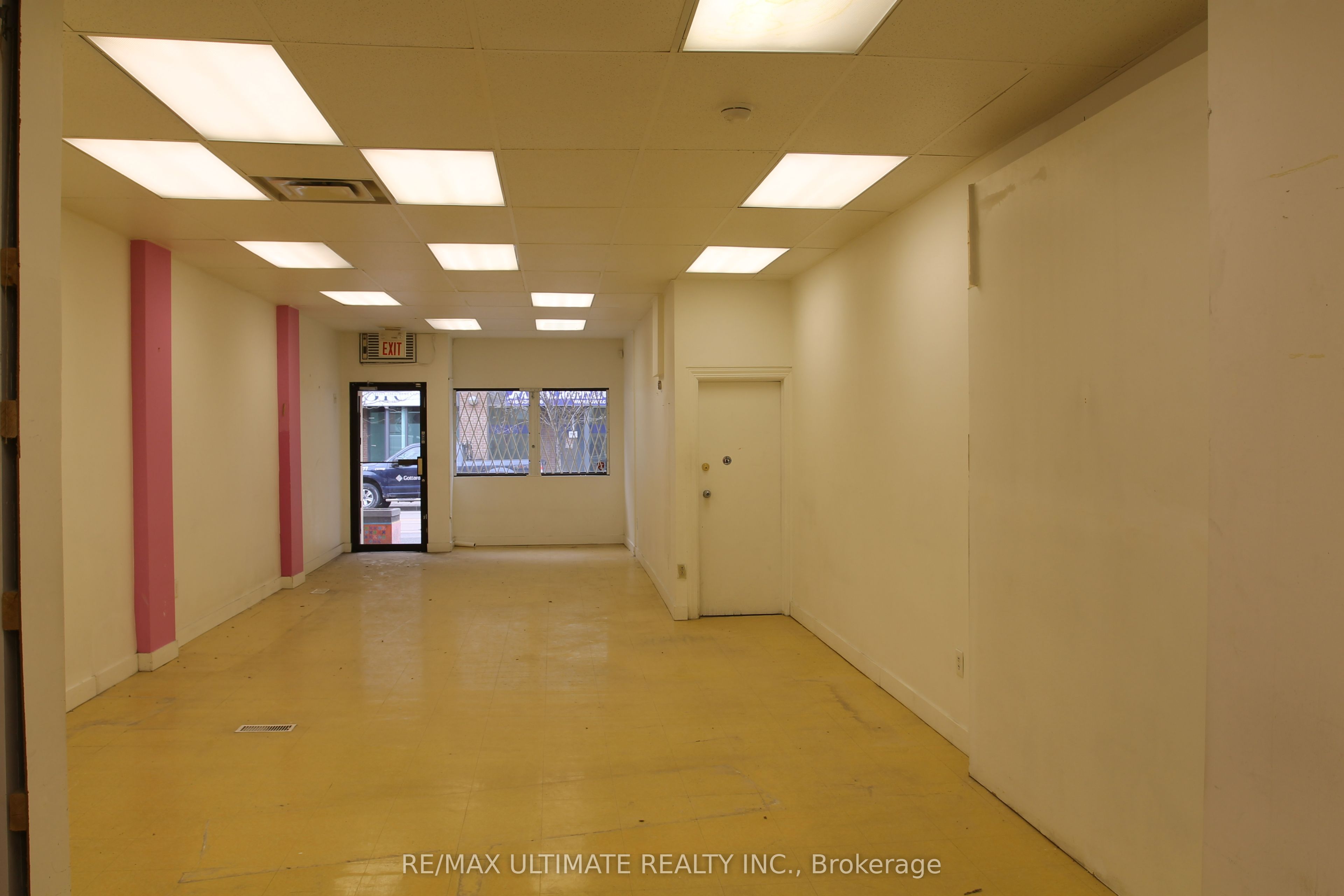 1190 Queen Street Property Photo 2